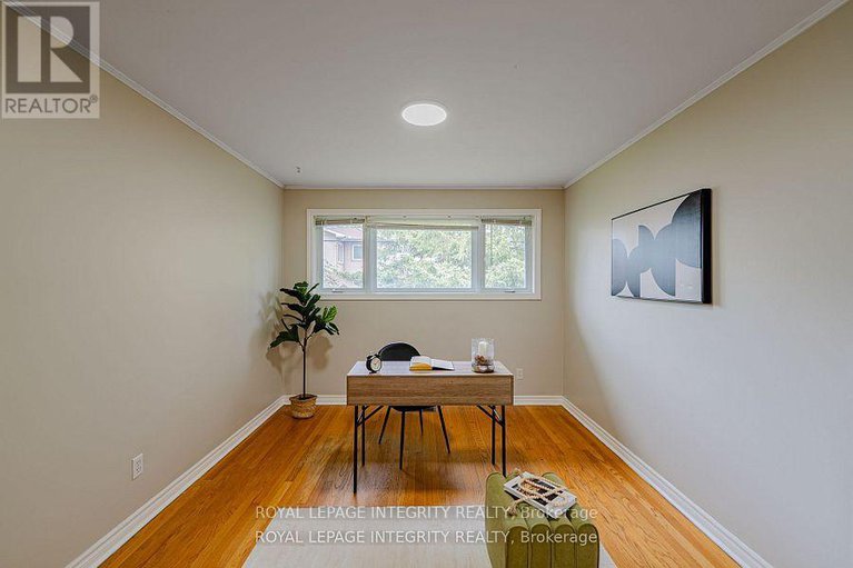 28733956/1695-gage-crescent-n/bel-air-heights/ottawa/ontario/K2C0Z7_16