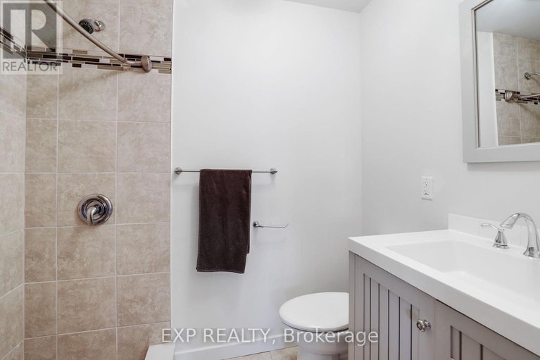 28625166/1382-fisher-avenue/city-viewskylinefisher-heightsparkwood-hills/ottawa/ontario/K2C1X1_33