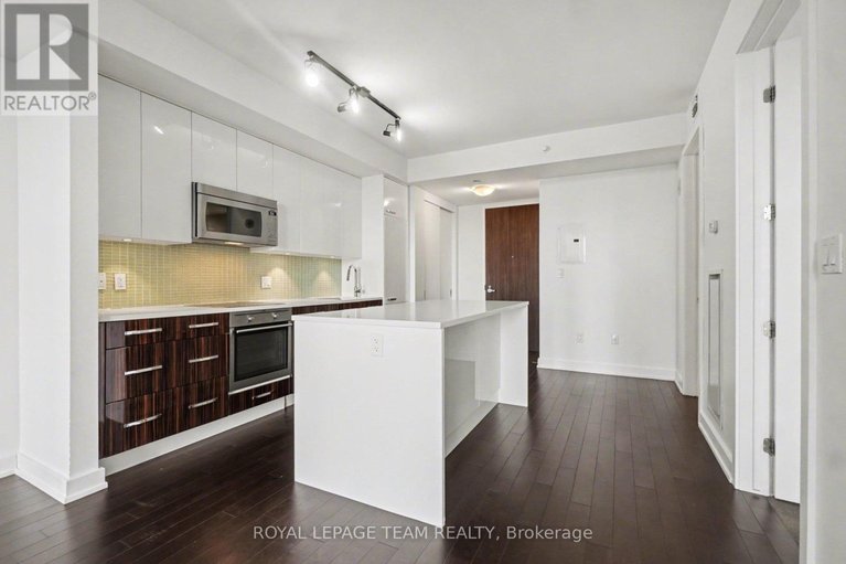 29581122/406-111-champagne-avenue-s/west-centre-town/ottawa/ontario/K1S5V3_13