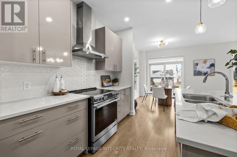 29609926/744-cope-drive/stittsville-south/ottawa/ontario/K2S2P8_17