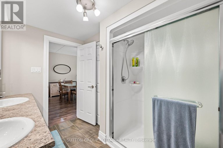 28851204/165-302-masters-lane/town-of-rockland/clarence-rockland/ontario/K4K0L3_20