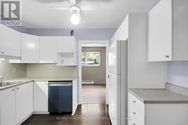28471405/41-grady-crescent/sheahan-estatestrend-village/ottawa/ontario/K2H5S2_14