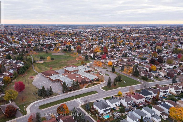 29083529/1687-tache-way/fallingbrookpineridge/ottawa/ontario/K4A2T5_45