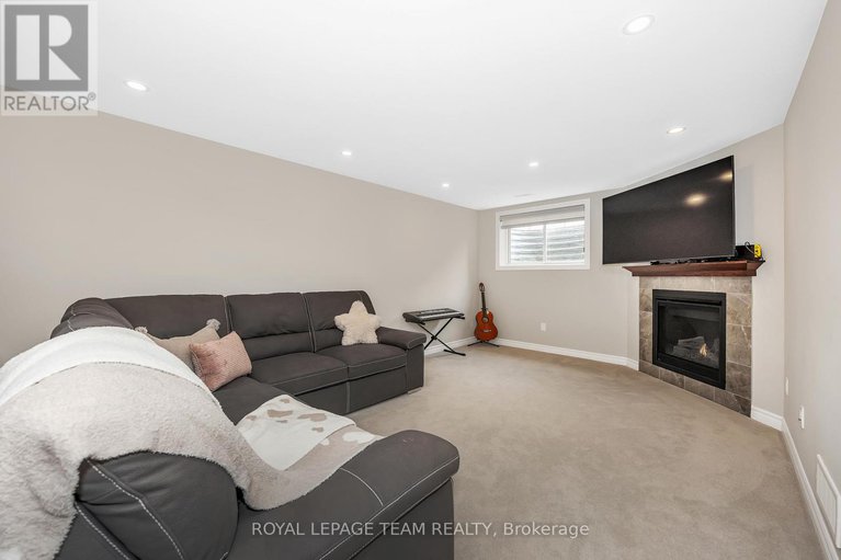 28564716/526-edenwylde-drive/remainder-of-stittsville-area/ottawa/ontario/K2S2K4_38