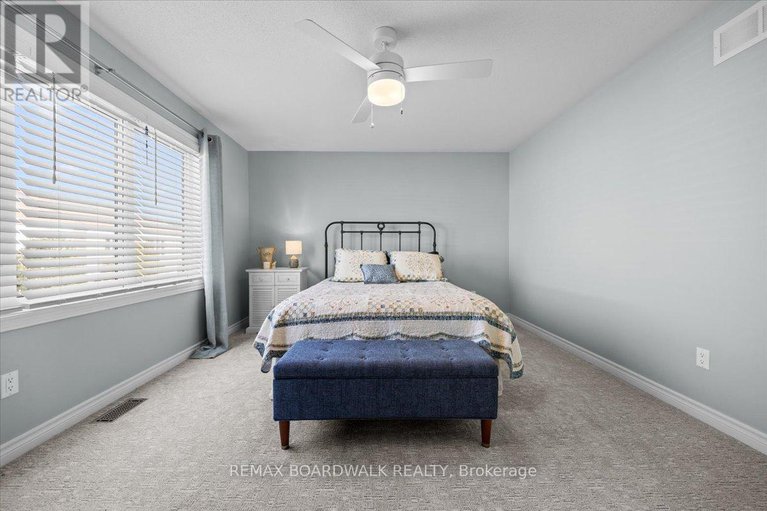 29240598/906-pellerin-place/avalon-east/ottawa/ontario/K4A0S4_33