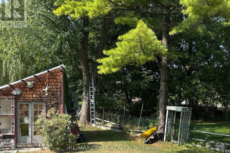 29479728/132-high-street/vankleek-hill/champlain/ontario/K0B1R0_39