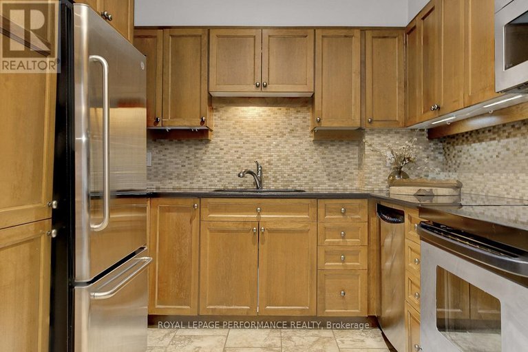 29463580/19-columbus-avenue/overbrook/ottawa/ontario/K1K1R2_17