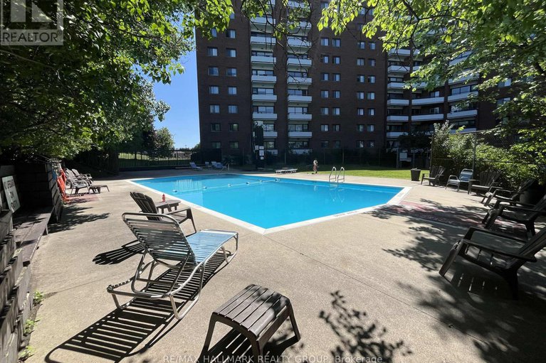 28636839/1015-20-chesterton-drive/borden-farmstewart-farmcarleton-heightsparkwood-hills/ottawa/ontario/K2E6Z7_22