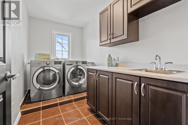 29514784/2649-fallingwater-circle/half-moon-bay/ottawa/ontario/K2J0R6_24