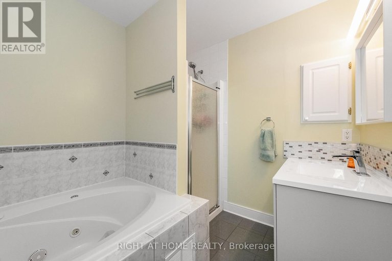 29599852/212-rutgers-private/central-park/ottawa/ontario/K2C4G7_25