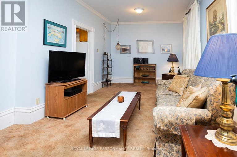 29632412/11-peter-street/maxville/north-glengarry/ontario/K0C1T0_9