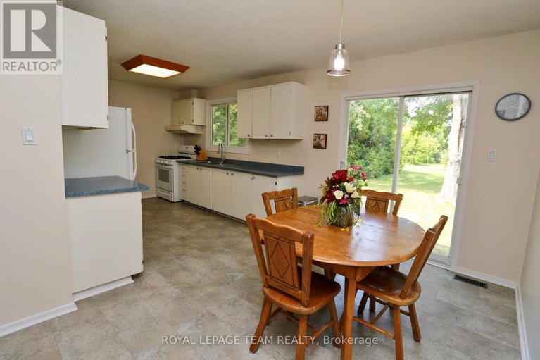 28735574/82-maitland-street-s/richmond/ottawa/ontario/K0A2Z0_9