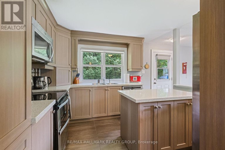 28579608/1048-kerwin-road/kanata-north-east/ottawa/ontario/K2K1X7_8