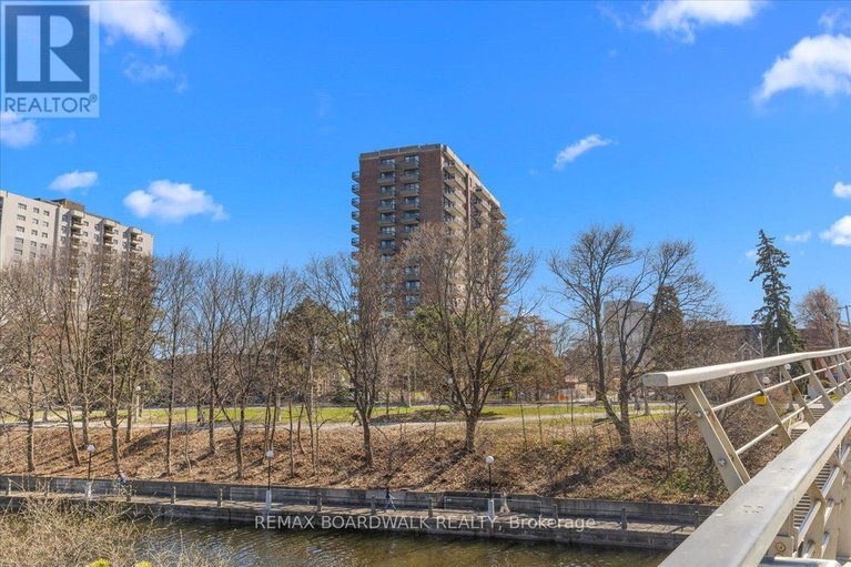 29678878/702-20-the-driveway-drive/ottawa-centregolden-triangle/ottawa/ontario/K2P1C8_32