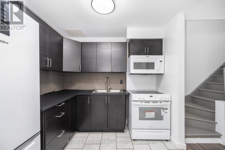 28653578/m-15-banner-road/sheahan-estatestrend-village/ottawa/ontario/K2H8T3_13