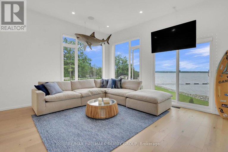 28484970/227-grandview-road/crystal-bayrocky-point/ottawa/ontario/K2H8B9_28