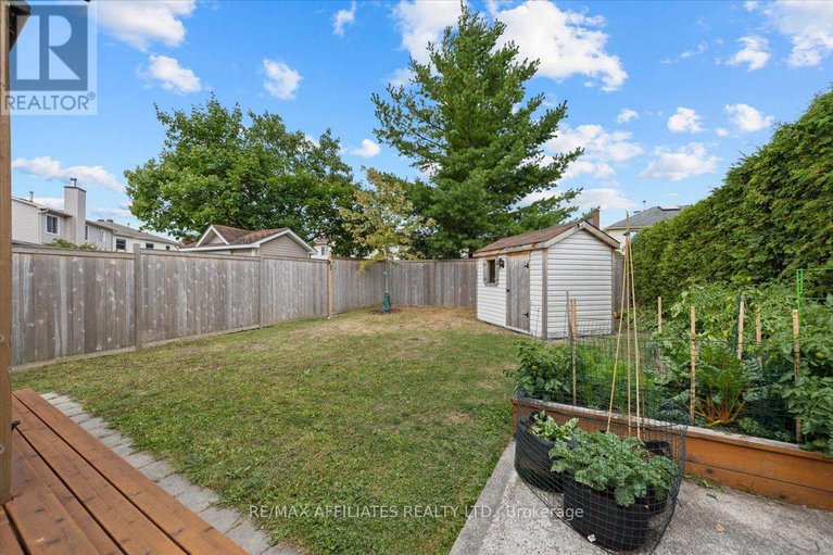 28985546/605-falwyn-crescent/fallingbrookridgemount/ottawa/ontario/K4A2B4_39