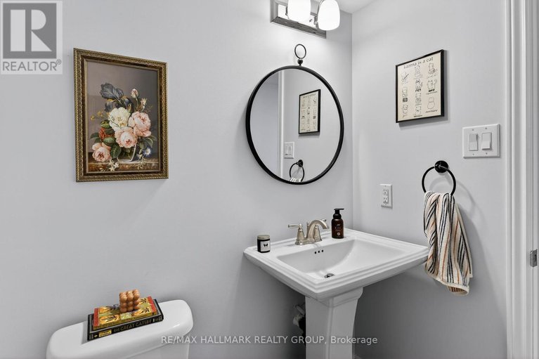 28509446/551-takamose-private/cfb-rockcliffe-and-area/ottawa/ontario/K1K5A5_11