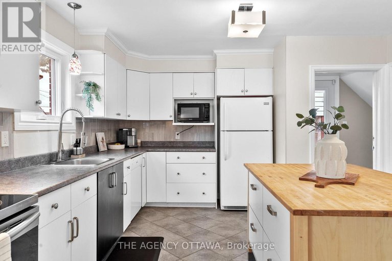 28490663/659-alesther-street/overbrookcastle-heights/ottawa/ontario/K1K1H8_8