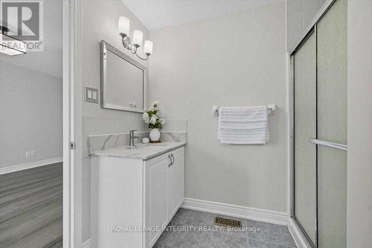 28906811/2018-winsome-terrace/fallingbrookgardenway-south/ottawa/ontario/K4A4Y4_24