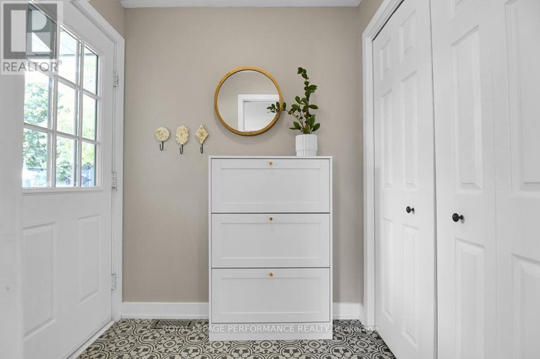 29118875/5583-manotick-main-street/manotick-village-manotick-estates/ottawa/ontario/K4M1A9_3