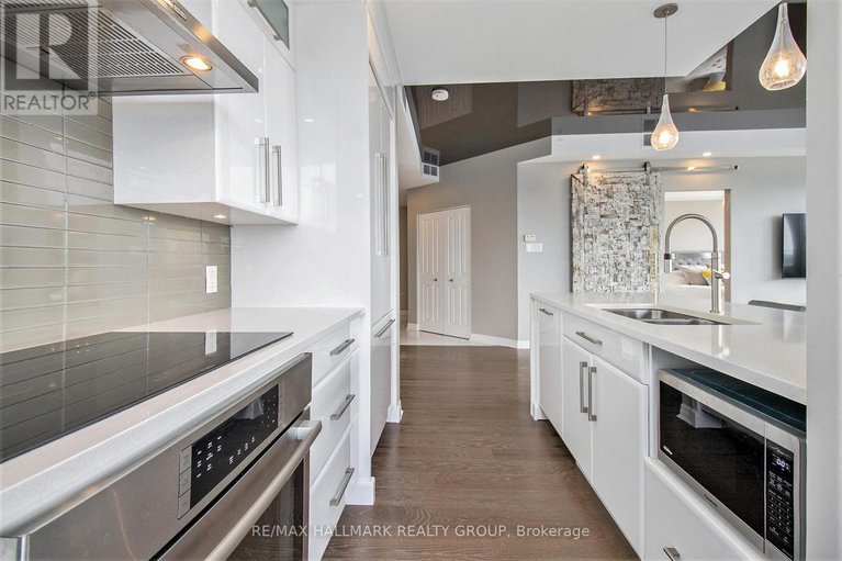 28223628/2706-195-besserer-street/sandy-hill/ottawa/ontario/K1N7J6_14