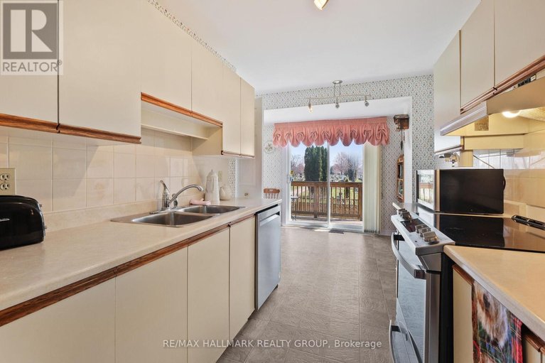 29650530/175-dunbarton-court/cardinal-glen/ottawa/ontario/K1K4L7_17