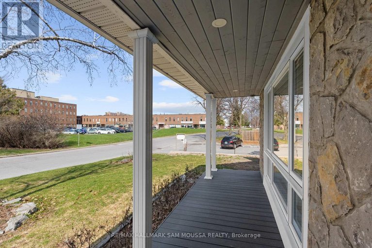29677666/2750-consul-avenue/bruce-farmgraham-parkqualicumbellands/ottawa/ontario/K2H7H7_5