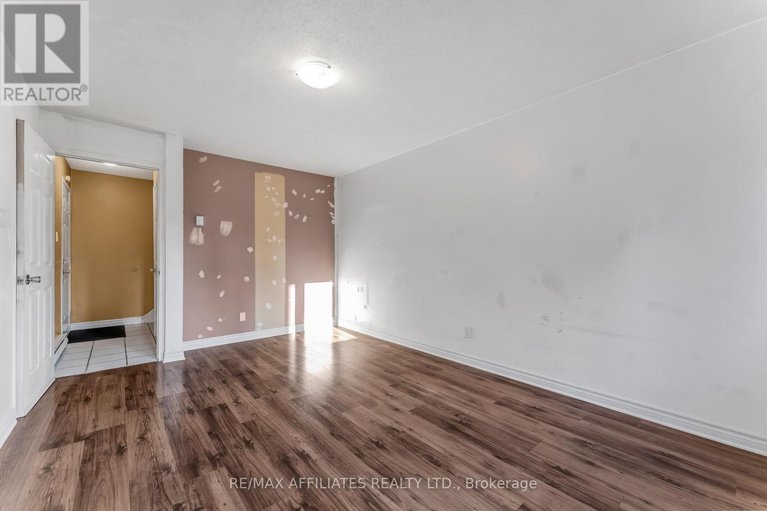 28882637/2101-eric-crescent/pineview/ottawa/ontario/K1B4P5_19