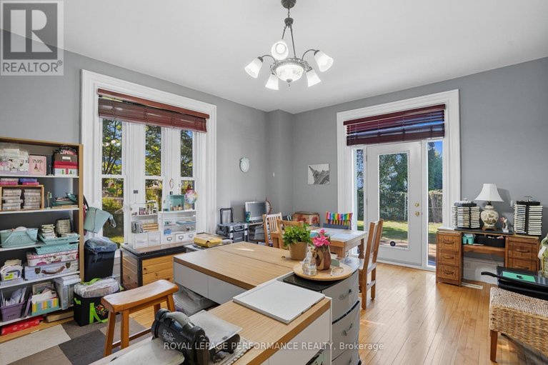 29482695/8-john-street/lorignal/champlain/ontario/K0B1K0_8