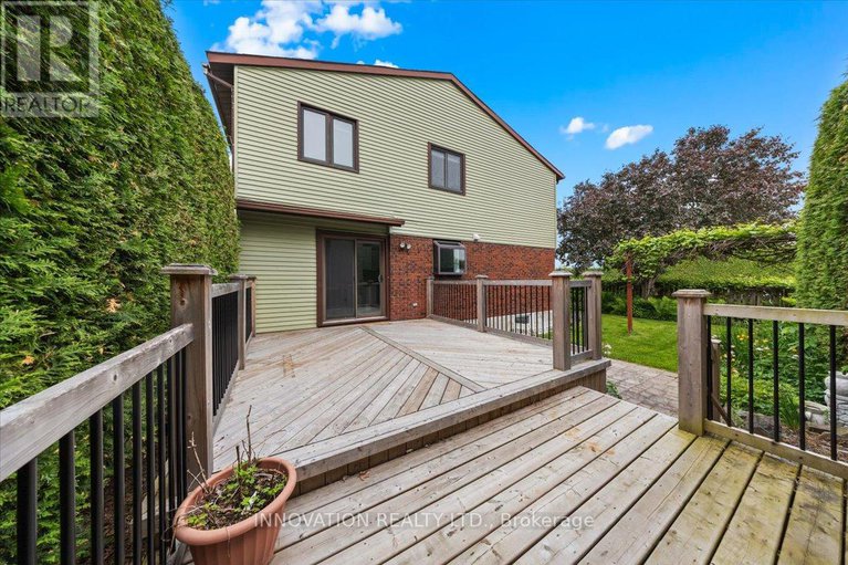 28436166/1553-marcoux-drive/bilberry-creekqueenswood-heights/ottawa/ontario/K1E2K5_37