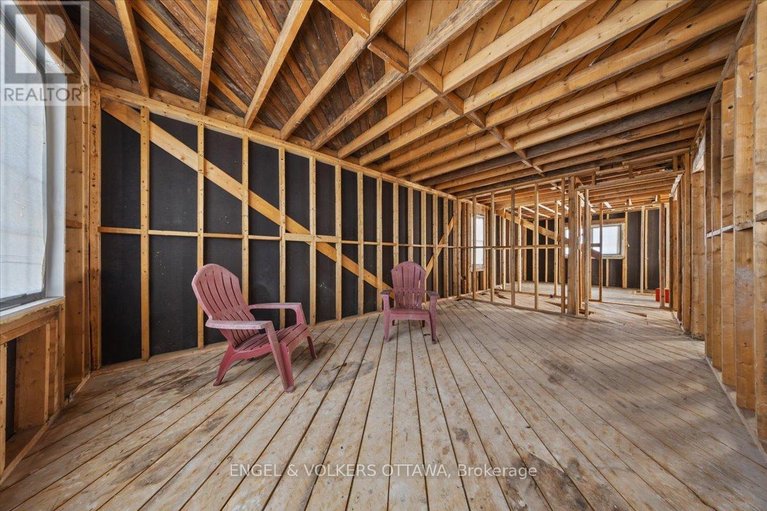 29645243/801-st-jean-street/town-of-rockland/clarence-rockland/ontario/K4K1K3_10