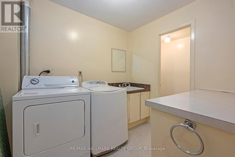 29079645/1570-payette-drive/bilberry-creekqueenswood-heights/ottawa/ontario/K1E1S9_28