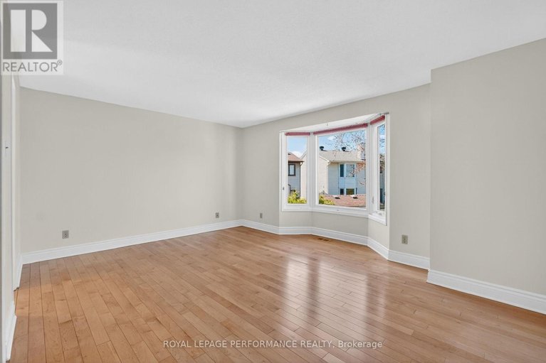 29643949/13-valley-ridge-street/borden-farmstewart-farmcarleton-heightsparkwood-hills/ottawa/ontario/K2E7W1_25