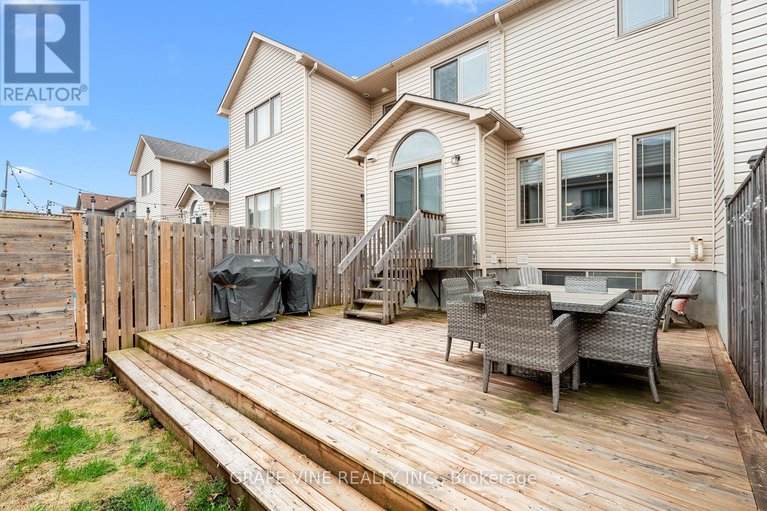29235823/568-voie-du-pin-rouge-way/mer-bleuebradley-estatesanderson-park/ottawa/ontario/K1W0C4_32