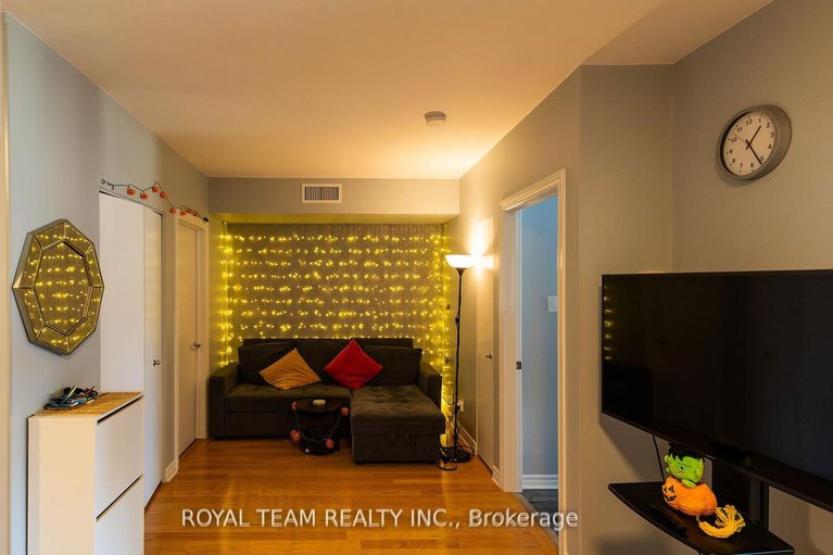 28326120/1903-234-rideau-street/sandy-hill/ottawa/ontario/K1N0A9_9