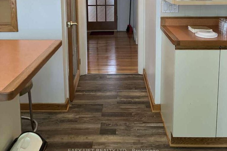 27540685/271-mcarthur-avenue/vanier/ottawa/ontario/K1L6P3_13