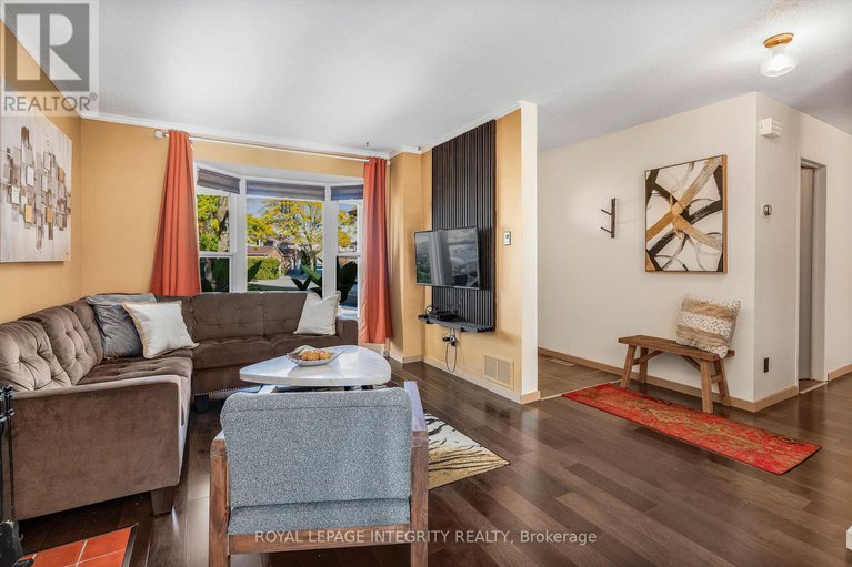 28956681/1454-deavy-way/bilberry-creekqueenswood-heights/ottawa/ontario/K1E2W8_8