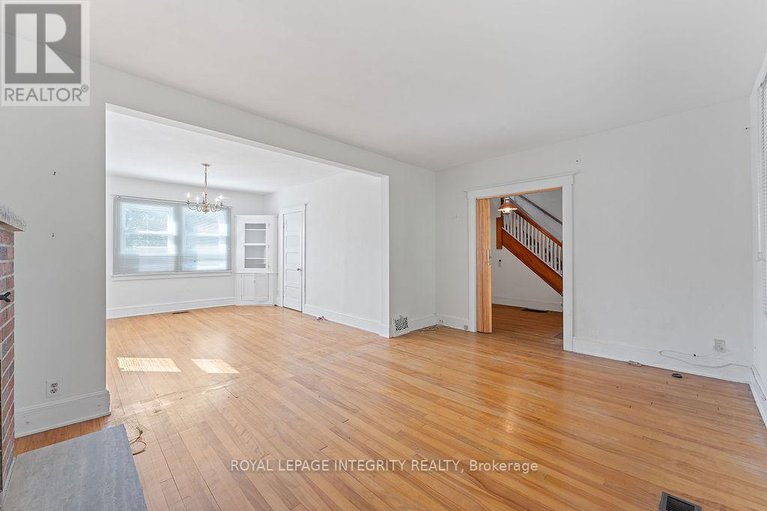 28943384/472-edison-avenue/mckellarhighland/ottawa/ontario/K2A1T9_30