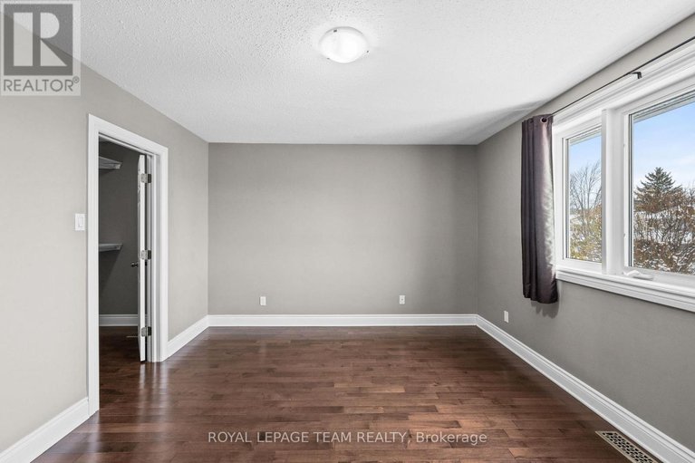 29111862/828-kingfisher-crescent/chatelaine-village/ottawa/ontario/K1E2L4_26