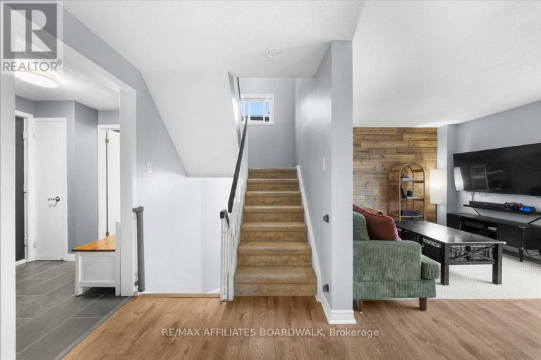 29195363/1146-grenoble-crescent/orleans-wood/ottawa/ontario/K1C2C6_15