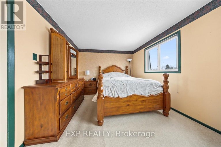 29485103/915-lawnsberry-drive/chatelaine-village/ottawa/ontario/K1E1Y2_16