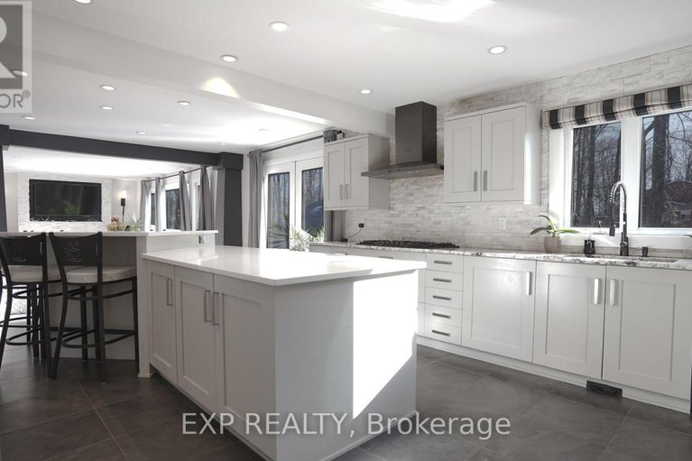 28293980/17-chesswood-court/pineglencountry-place/ottawa/ontario/K2E7E3_11