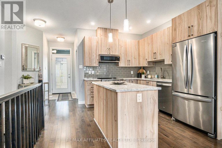 28981202/812-tewin-circle/camelot/ottawa/ontario/K4A1K3_6