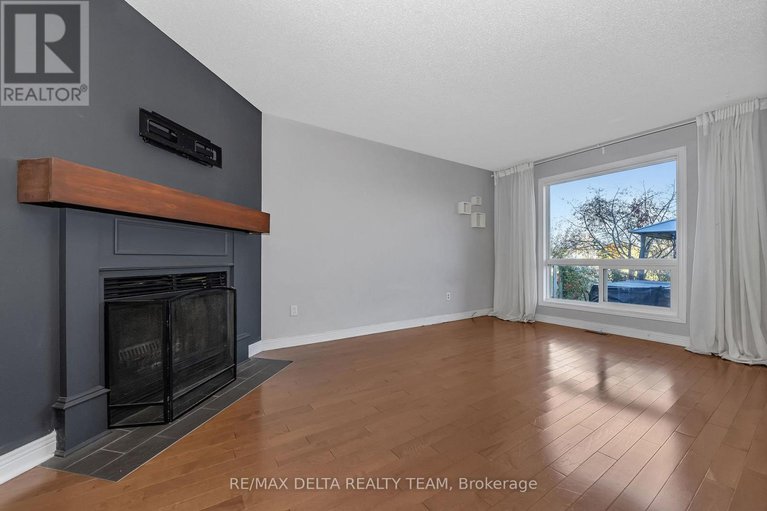 29041515/1423-caravel-crescent/bilberry-creekqueenswood-heights/ottawa/ontario/K1E3P5_4