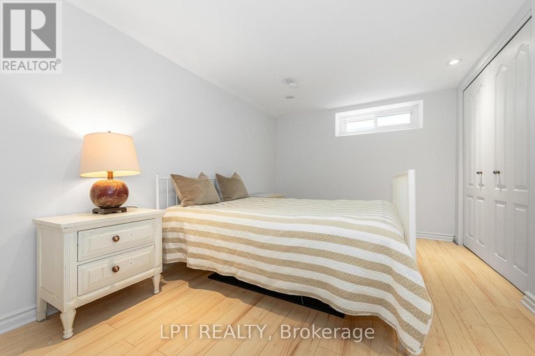 28632467/1329-fontenay-crescent/south-keys/ottawa/ontario/K1V7K5_22