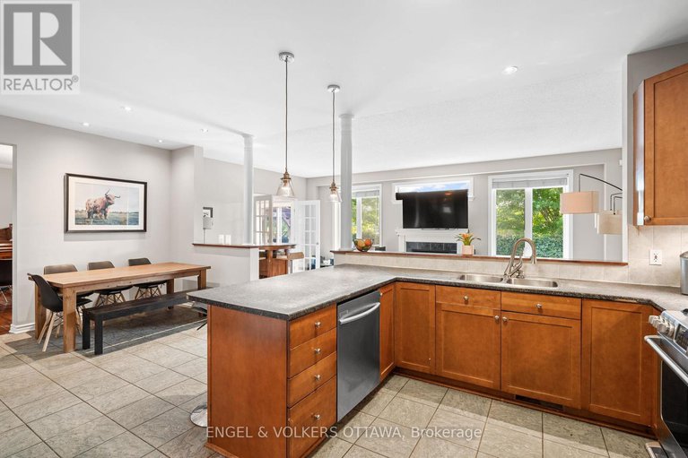 28760668/98-anfield-crescent-e/barrhaven-east/ottawa/ontario/K2G7B7_12