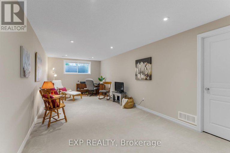 28589482/326-trailsedge-way/mer-bleuebradley-estatesanderson-park/ottawa/ontario/K1W0G6_24