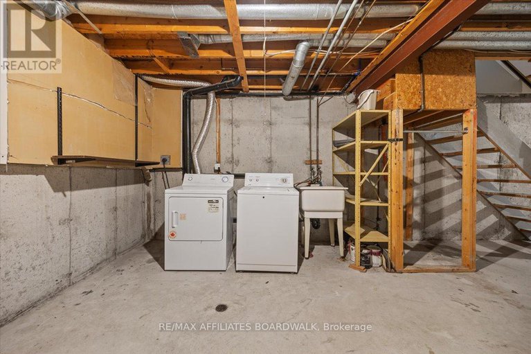 29211965/6482-bilberry-drive-w/convent-glen-north/ottawa/ontario/K1C4N8_35