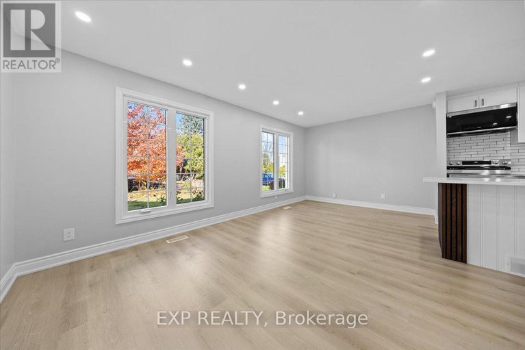 29075972/290-elderberry-terrace/chatelaine-village/ottawa/ontario/K1E1Z1_5